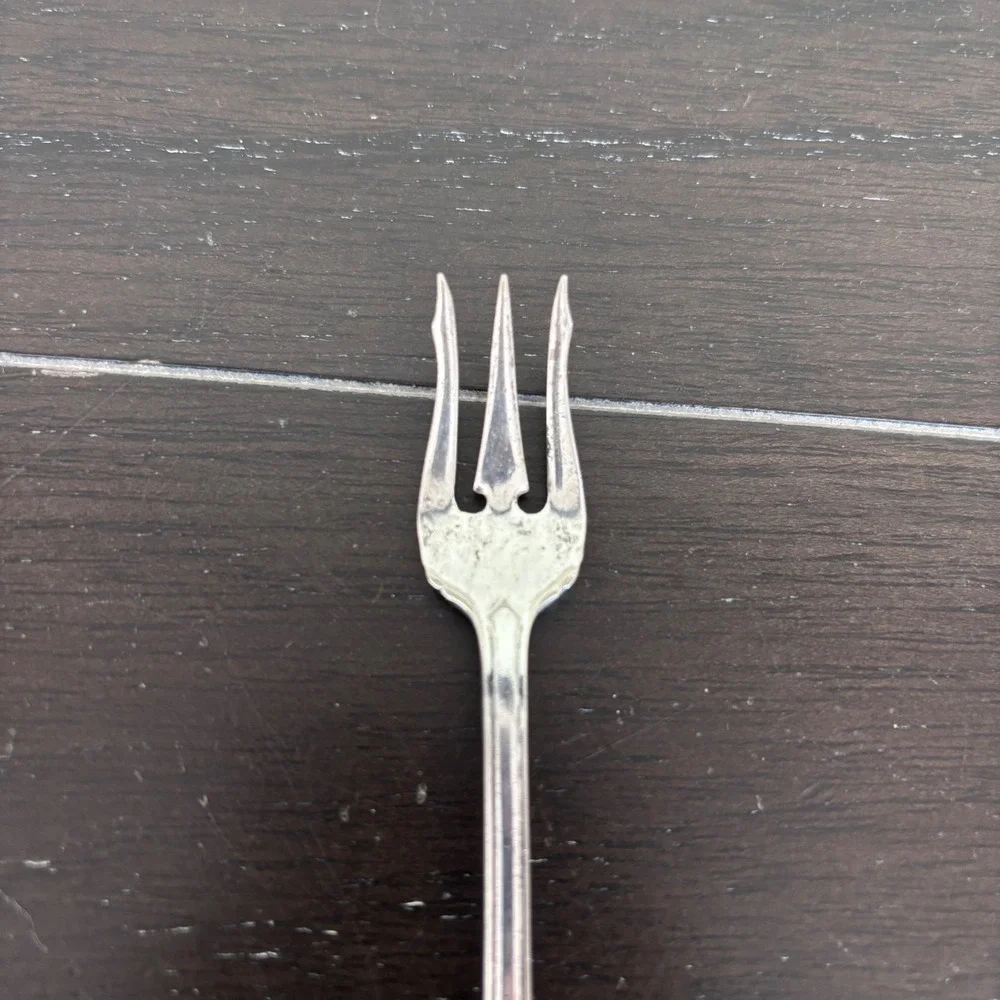 Oneida Community Par Plate | Bridal Wreath‎ | Silverplate Cocktail Fork | 1915
